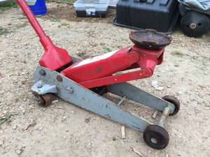 lot 357 image: Larin 3 Ton Hydraulic Floor Jack - Works