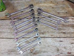 lot 114 image: Craftsman - Husky - Gearwrench Metric & SAE Reversible Ratcheting Wrenches