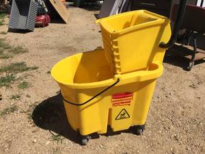 lot 127 image: Rubbermaid Commercial Mop Bucket