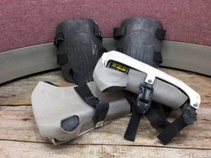 lot 137 image: Wow AP16 Professional Knee Pads - Look These Up