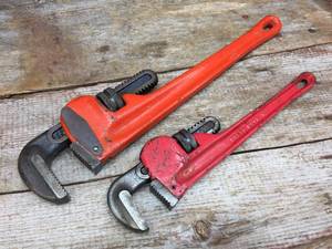 lot 139 image: 14 & 18 Pipe Wrenches - Good Teeth
