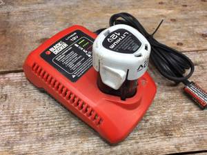 lot 148 image: Black & Decker - Lithium 12V Max Battery & Charger