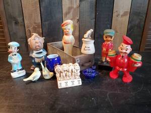 lot 7 image: Vintage figurine Lot, Chalkware, Salt and Pepper, Ash Tray and more