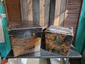 lot 44 image: 2 Oriental Boxes with unique Shape