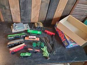 lot 54 image: Misc Train Cars and Accessories