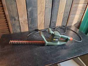 lot 70 image: Black and Decker Hedge Trimmer works