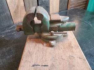 lot 72 image: Dunlap Vice on Wood board