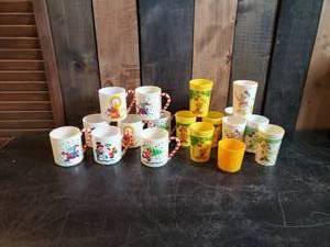 lot 73 image: Lot of small Plastic and Hard Plastic Childrens cups, Mickey mouse, Minnie Mouse and more