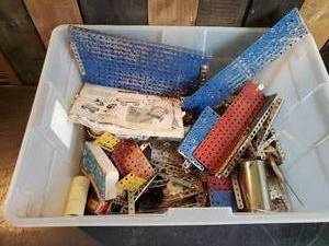 lot 75 image: Vintage Erector Set Parts and Pieces with instruction manual