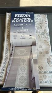 lot 10 image: Machine Washable Accent Rug Only- 30 x 46 - Zinnia Floral Design