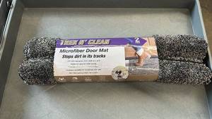 lot 18 image: 2 Pack 30x40 Inch Microfiber Door Mats with Non-Skid Backing
