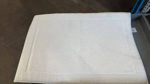lot 31 image: Textured White Cotton Bath Mat