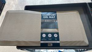 lot 44 image: Town & Country Living Comfort Gel Mat 20 in x 42 in