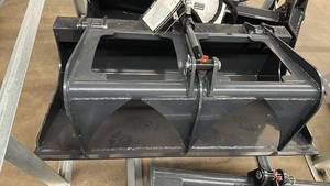 lot 12 image: Wolverine Mini Skid Stump Grapple 44 in