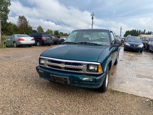 lot 7 image: 1997 Chevrolet S10