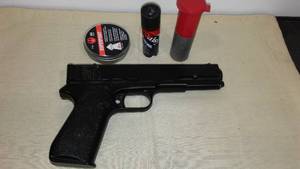 lot 213 image: Marksman Repeater BB Pistol with BBs. 4.5 MM .177 Cal.