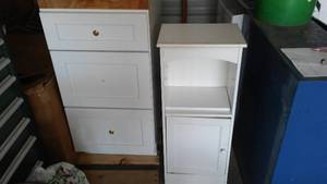 lot 218 image: Butcher Block Top Base  Cabinet.