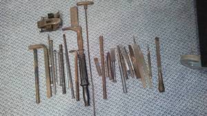lot 280 image: Files, Chisels, Punches, Nail Pullers (2).