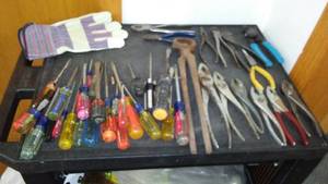 lot 285 image: Screwdrivers, Pliers and Gloves.