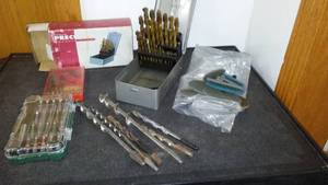 lot 286 image: Drill Bits, Tips and Sanding Discs.