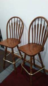lot 289 image: Wood Swivel Bar Chairs (2)