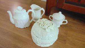 lot 25 image: Cream Teapot, Sugar & Creamer and Covered Box