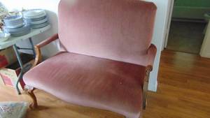 lot 32 image: Vintage Looking Settee With Paw Feet, 50 x 45 x 34