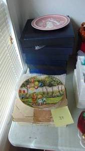 lot 39 image: 12- Collectable Plates, Mostly Christmas