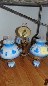 lot 62 image: Vintage 3 Light Brass Light with White and Blue Shades