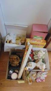 lot 87 image: Various Home Decor, Clowns, Dolls, Geese and Plus More