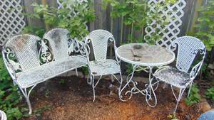 lot 100 image: 4 Pcs Patio Set- Settee, 2 Chairs and Table