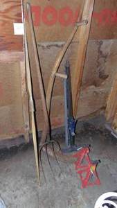 lot 128 image: Vintage Sye, Hay Fork, Pair of Jack Stands and Jack