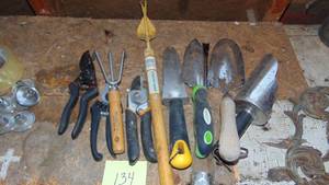 lot 134 image: Assorted Garden Tools