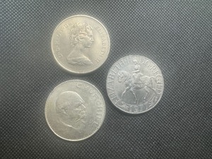 (3) UK Commemorative Crowns. Clad - (2) are AU the other is average circulation.