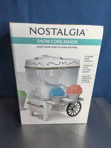 lot 5 image: Nostalgia Snow Cone Maker