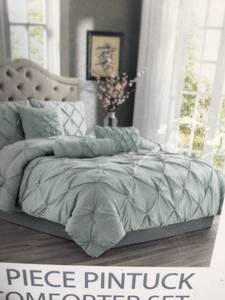 lot 11 image: Swift Home Floral Pintuck Comforter Set