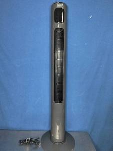 lot 47 image: BLACKDECKER 46-Inch Oscillating Tower Fan with Remote