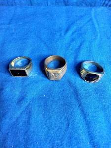lot 23 image: 3 Mens Rings - Size 10 and 11