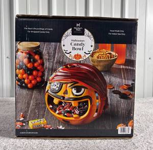 lot 2 image: Members Mark Halloween Ceramic Pirate Candy Bowl - NIB