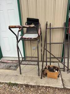 lot 18 image: 16 Ladder Stand