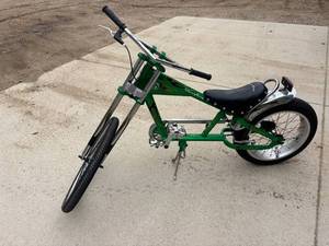 lot 24 image: Schwin Stingray Chopper Motorcycle Bike