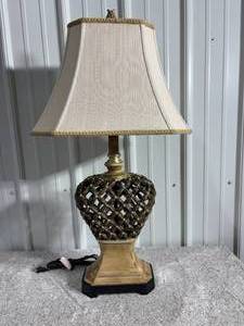 lot 58 image: Lamp - 32