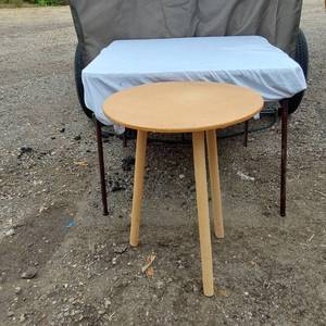 lot 23 image: Round Wooden Tabletop with Legs