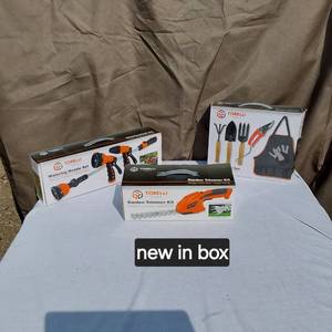 lot 30 image: Torelli Tools Garden Set including Garden Trimmer Kit, Watering Nozzle Set, and Garden Tool Set