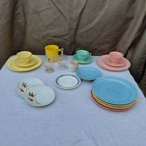 lot 40 image: Lu-Ray Pastels Plates and Other Plates, Cups, and Saucers