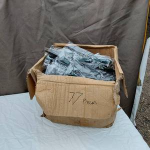 lot 57 image: Box of 77 Lightweight Small Garden Shovels
