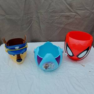 lot 61 image: Halloween Trick-or-Treat Buckets Featuring Popular Characters