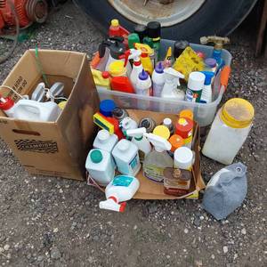 lot 82 image: Assorted household and garden chemical supplies
