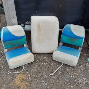 lot 94 image: Grumman Boat Seats  and a Pontoon Cushion