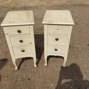 lot 101 image: Pair of Vintage White Wooden Nightstands with Drawers - Were Sides of a Vanity